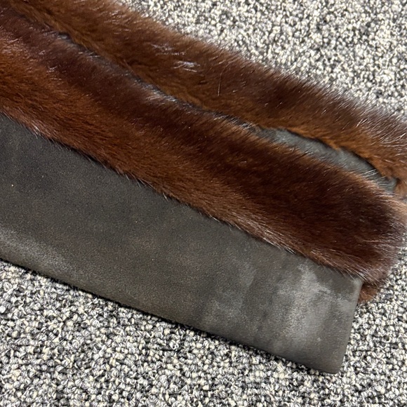 Luxurious Brown Fur Coat - Picture 6 of 7